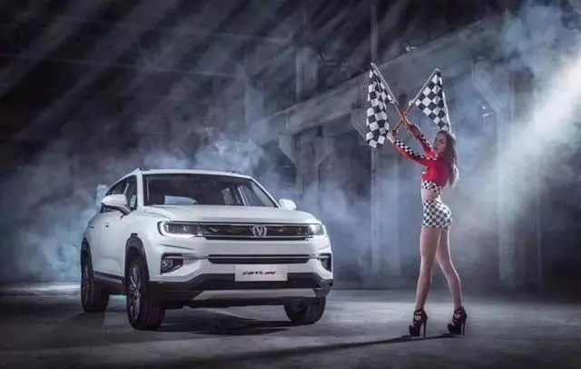 年轻化趋势: 长安发布CS35 PLUS官图的图1